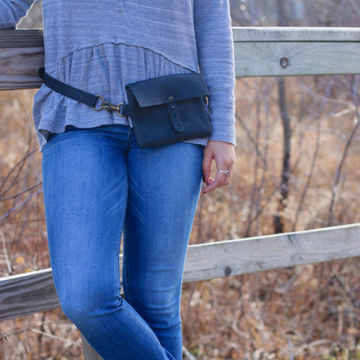 PRETTY SIMPLE LEATHER FESTIVAL BAG IN BLACK