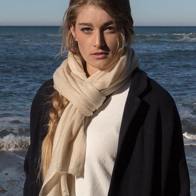 FOXTAIL CASHMERE SCARF IN CREAM