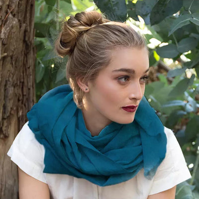 FOXTAIL CASHMERE SCARF IN TEAL